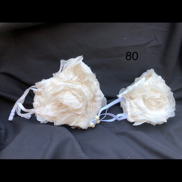 Cream floral mask - Picture 2 of 3